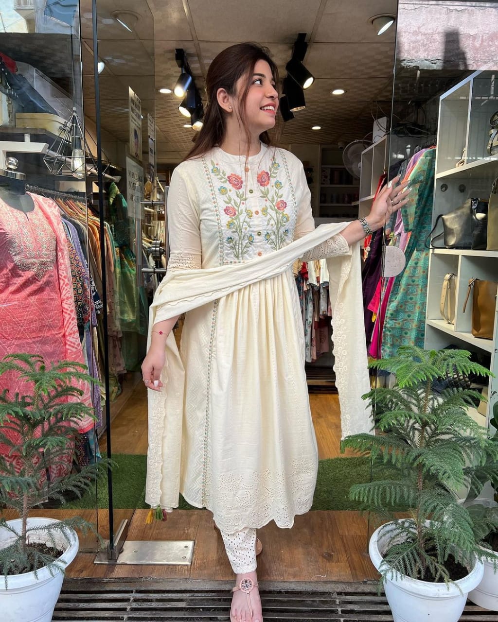 Hand Block Embroidery Cotton Kurti And Pant With Dupatta Set For Women's